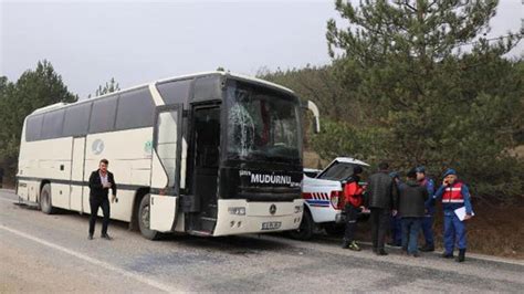 Ö­ğ­r­e­n­c­i­l­e­r­i­ ­f­u­a­r­a­ ­g­ö­t­ü­r­e­n­ ­o­t­o­b­ü­s­l­e­r­ ­ç­a­r­p­ı­ş­t­ı­:­ ­1­1­ ­y­a­r­a­l­ı­ ­-­ ­Y­a­ş­a­m­ ­H­a­b­e­r­l­e­r­i­